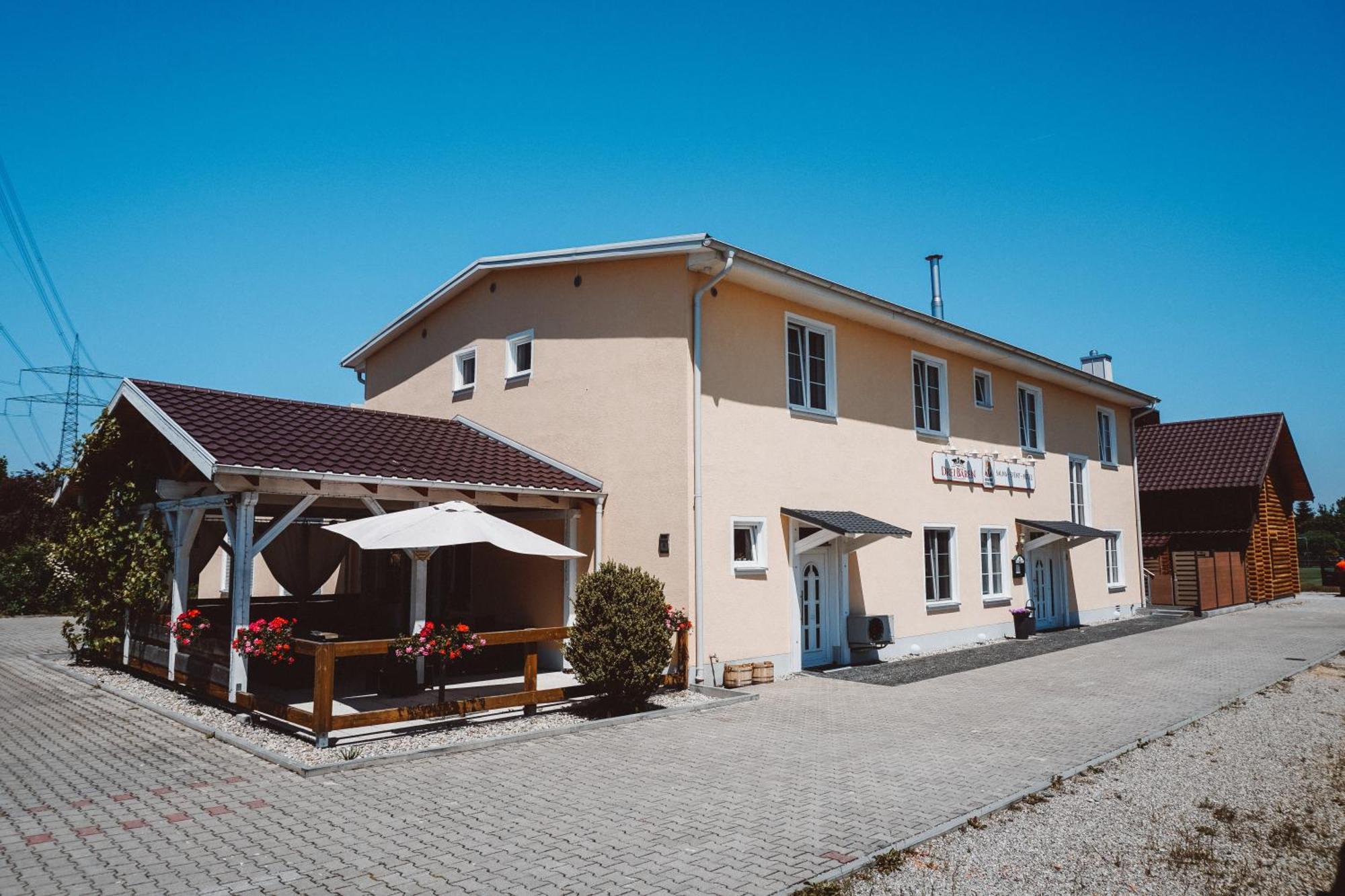 Drei Baeren Inn Aichach Exterior photo